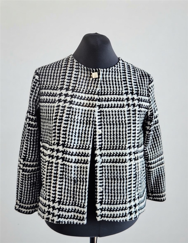 2010s Zara Basic women's black and white geometric blazer featuring round collar, snap-on closure, and faux pockets