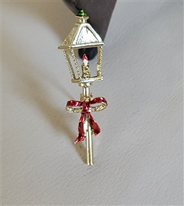 Vintage Gerrys signed gold tone street lamppost holiday brooch featuring red enameled ribbon and candle motif