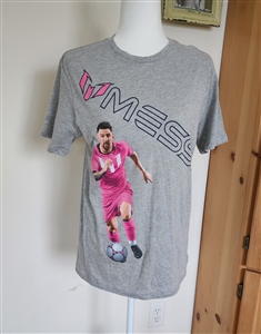 Preowned vintage official Lionel Messi collection gray graphic soccer t-shirt in men size XL on display mannequin