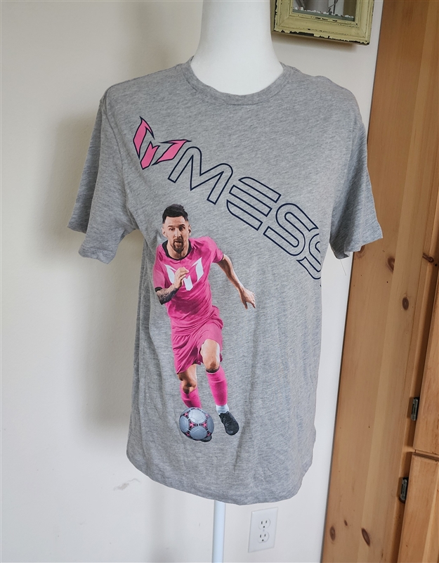 Preowned vintage official Lionel Messi collection gray graphic soccer t-shirt in men size XL on display mannequin
