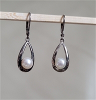 preowned vintage sterling silver teardrop dangle earrings with faux pearls