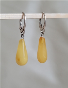 pair of preowned vintage 1990s polish butterscotch baltic amber teardrop dangle earrings set in 925 sterling silver with leverback closures