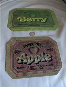 Ballonoff Genuine Hot Mat with Mom's Pie signs