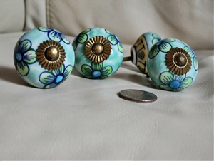 Vintage round porcelain porcelain door knobs 
In hand painted floral decor home decor