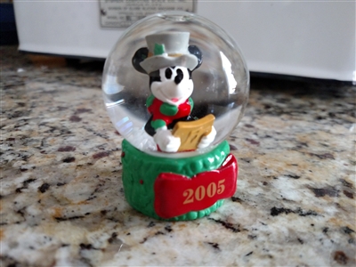 Miniature snow globe 2005 Mickey Mouse Disney