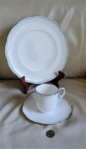 Noritake Hermitage porcelain dinner plate bread plate and flat cup set preowned