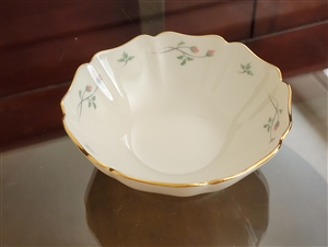 Rose Manor by Lenox jewelry dish bowl in cream porcelain with pink floral rose decor and gold trim