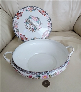 Antique Noritake Berkeley 1912 porcelain lidded round vegetable serving bowl side view with handles and lid