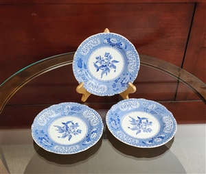 Set of three Spode Camilla Blue botanical earthenware plates