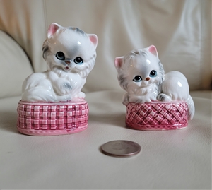 Kitty Cats salt and pepper shakers Japan vintage porcelain shakers set kitchen accessories