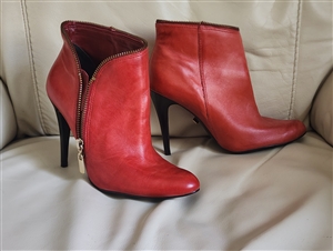Carlos by Carlos Santana red leather ankle boots with zipper closure stiletto heels sz 7 M