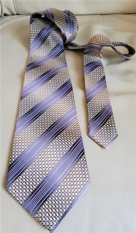 Handmade Giorgio Armani multicolor silk tie made in  Italy striped elegant blue white necktie