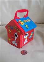 Snoopy Woodstock Peanut doghouse tin box