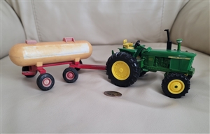 Vintage ERTL John Deere 4020 Diesel tractor and 17280 red metal water wagon tanker with visible vintage wear