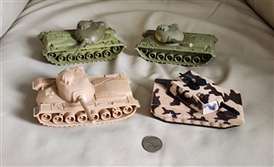 Vintage Us Army plastic and metal tanks toy set