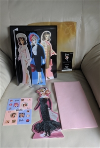 Vintage 2004 Hallmark Nostalgic Barbie stationery set in box with 4 stand up cards