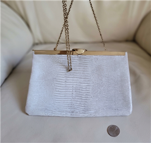 vintage etra white and gray snakeskin pattern genuine leather clutch shoulder bag with gold chain strap in preowned condition women purses