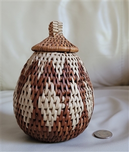 Vintage Seagrass Woven Lidded Basket Geometric Pattern Storage Decor
