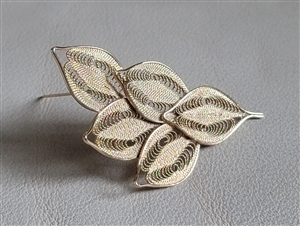 Vintage filigree gold tone metal leaves design brooch front view
