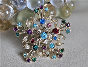 Vintage 1960s starburst brooch with multicolor glass rhinestones and faux pearls
