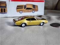 Ford Motor Company Gold color 1969 Oldsmobile 442 diecast car collectible car models home decor