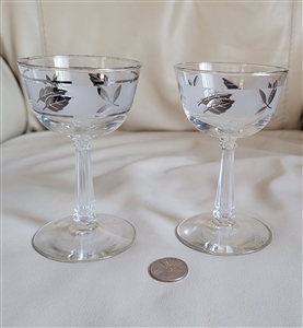Set of two vintage Libbey silver foliage frosted glass coupe glasses with silver rims