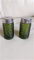 Preowned Anchor Hocking Soreno avocado green textured glass salt and pepper shakers set