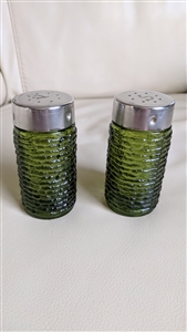 Preowned Anchor Hocking Soreno avocado green textured glass salt and pepper shakers set