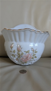 Maryleigh Staffordshire English porcelain wall planter pocket with pink rose motifs and gold rim