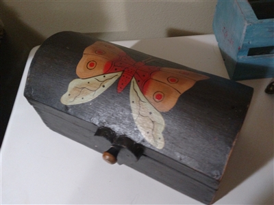Lidded chest