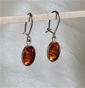 pair of preowned vintage 1990s honey baltic amber oval cabochon sterling silver dangle earrings with secure french wire latches