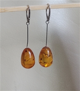 preowned vintage 1990s sterling silver linear dangle earrings featuring polished baltic amber teardrop design