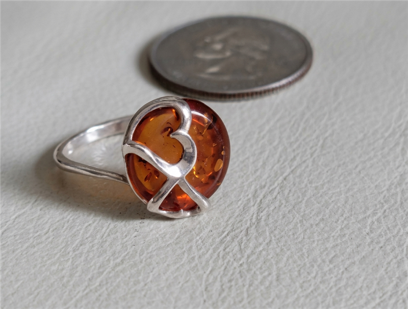 preowned vintage 1990s polish artisan sterling silver statement ring with multi-shade baltic amber center stone and double heart overlay