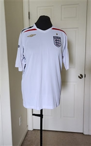 Preowned vintage official Umbro England soccer jersey in white with red and navy blue shoulder accents in size XL