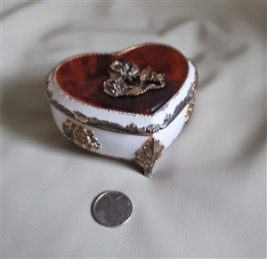 Heart music jewelry box metal enamel roses Japan vintage collectible elegant display
