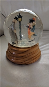 DEPT 56 vintage snow globe music box Christmas