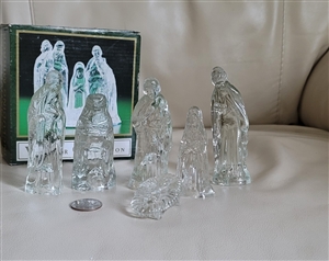 Preowned vintage Windsor Collection clear glass small nativity set
