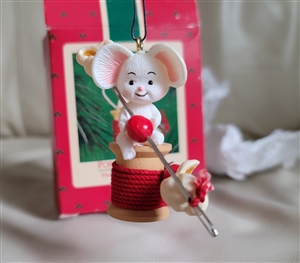 Popcorn Mouse 1986 Hallmark Christmas ornament holiday season collectible ornaments decor