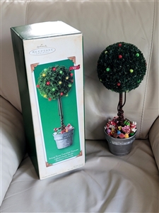 Hallmark Keepsake Sugar Plum 16-inch lighted tabletop topiary tree in metal bucket with original box