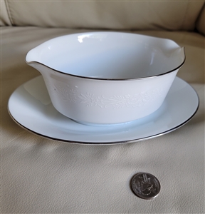 Noritake Reina porcelain gravy boat with underplate preowned vintage