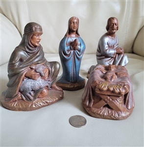 Nativity 4 figures in metallic colors pattern large display in elegant clay finish