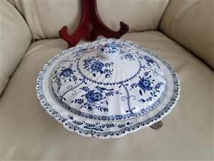 Johnson Brothers Indies Blue ironstone round covered vegetable serving bowl with lid made in England circa 1974