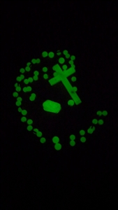 pre-owned vintage 1950s to 1970s glow in the dark rosary
