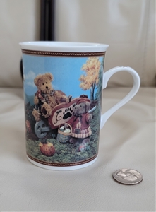 Boyds Bear porcelain collector mug with Punkin Pickin harvest theme and bears by Danbury Mint