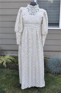 vintage 1970s ilgwu heirloom cream lace wedding dress boho style